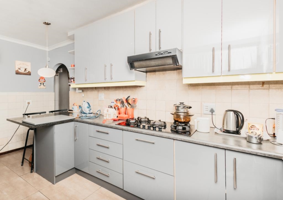 4 Bedroom Property for Sale in Peerless Park East Western Cape